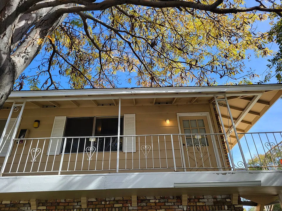 210 David St