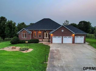 2933 Pheasant Ridge Rd, Lincoln, NE 68532