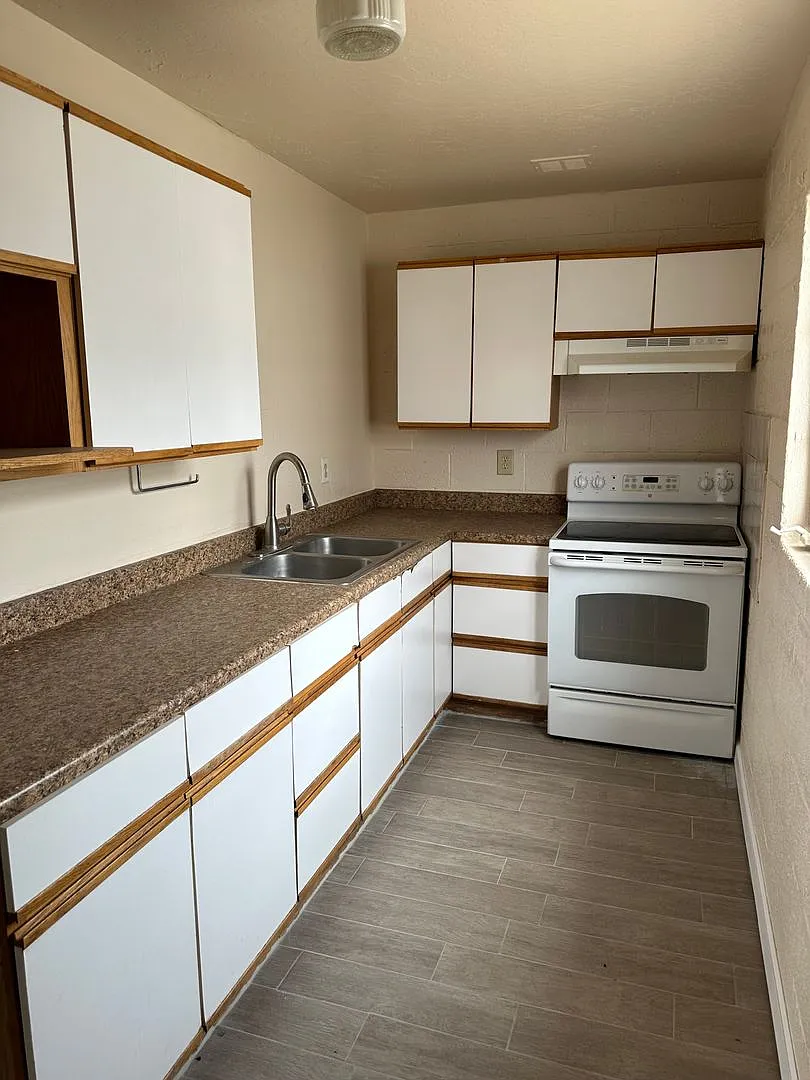 Great 1 Bed 1 Bath located near NMSU — Photo 2