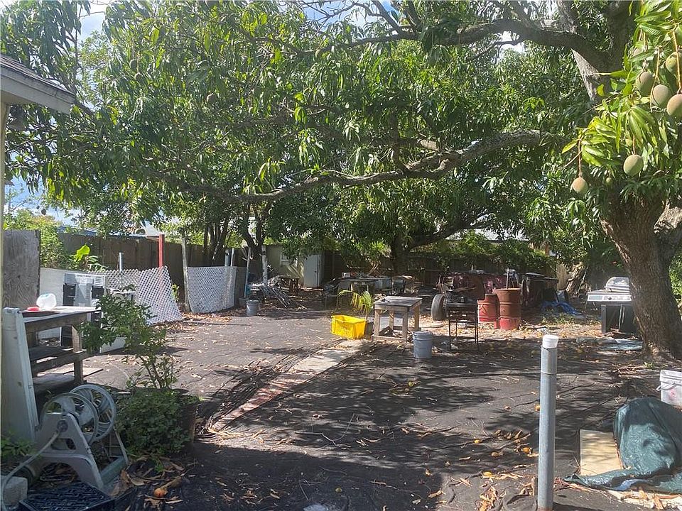 2nd image of 124 W 16th Street