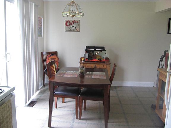 3rd image of 9 Sunnyside Dr