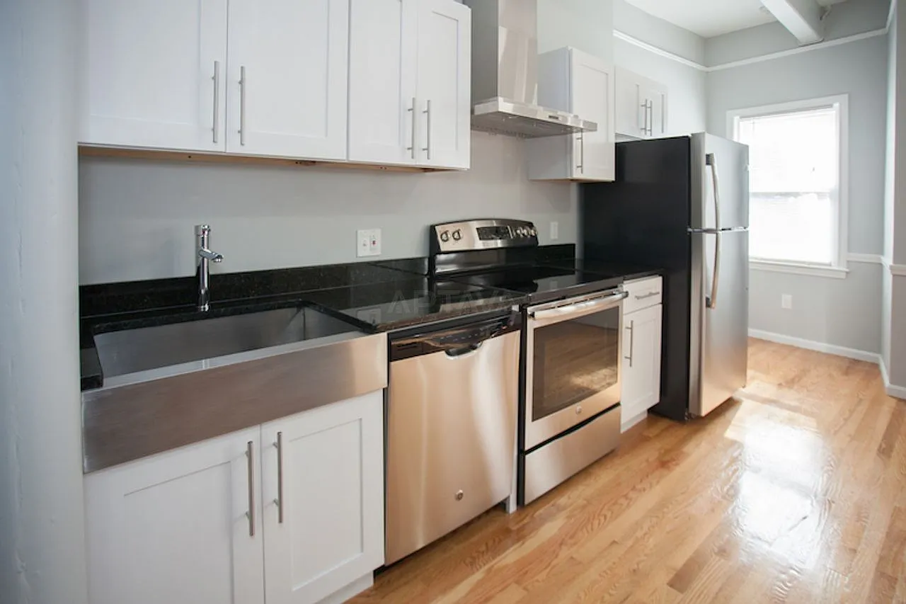 3 bed, $4,200 — Photo 1