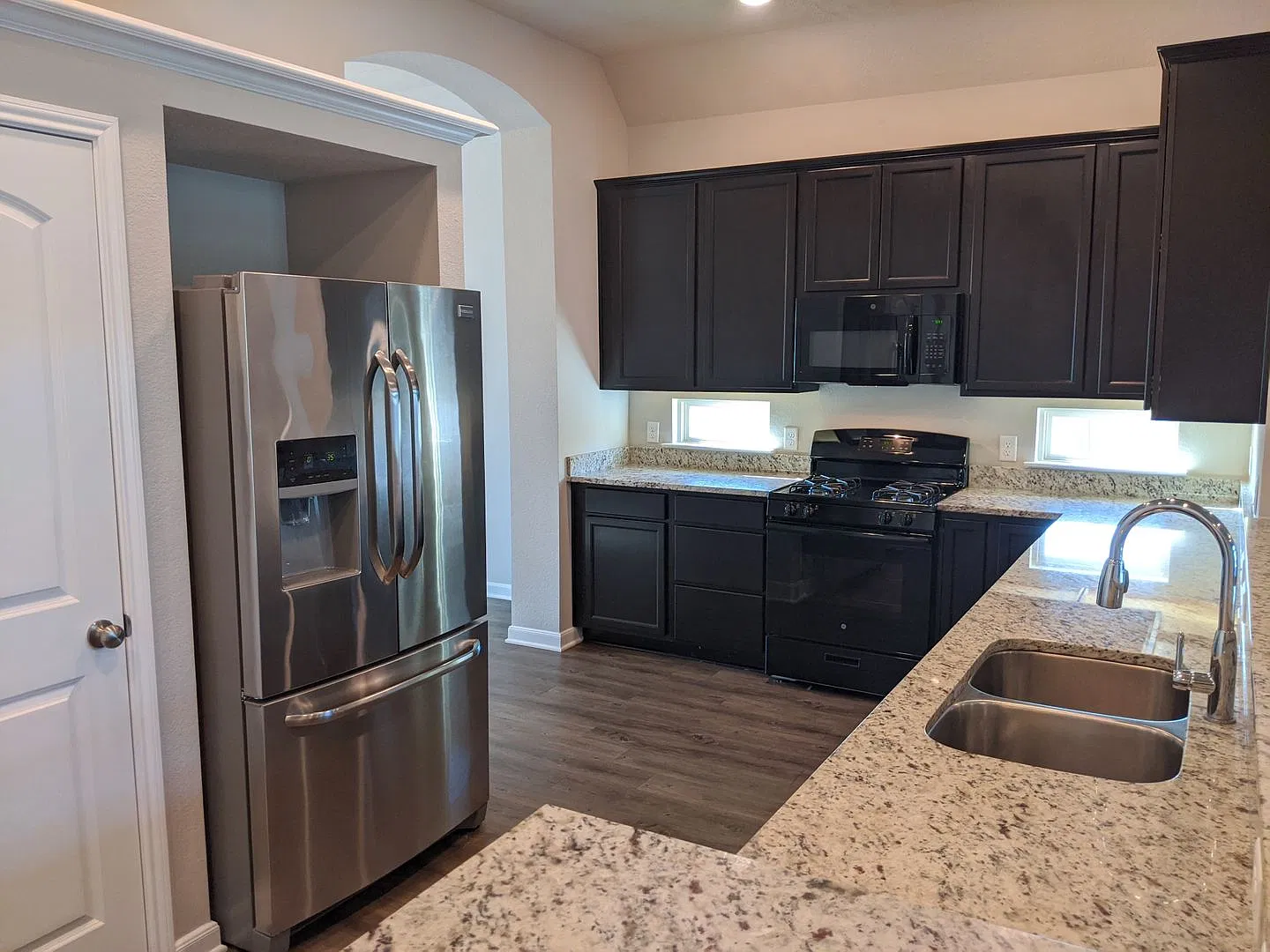 Sublease Available November 2026! Beautiful Home in Bryan! — Photo 4