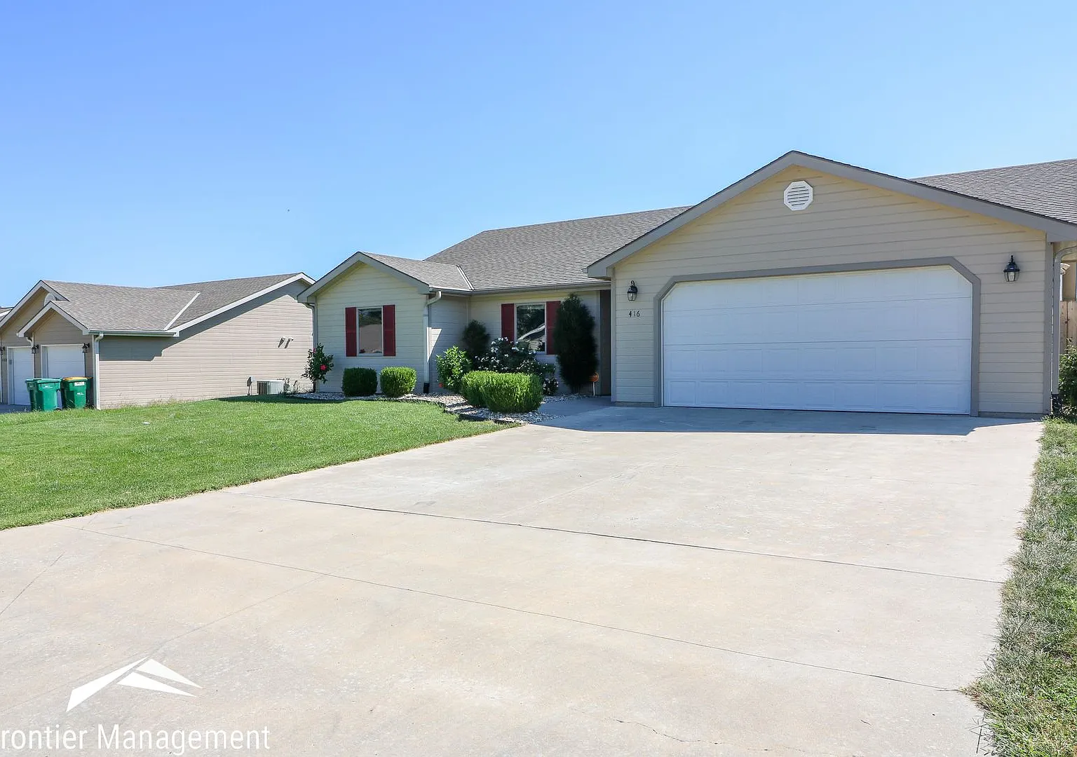 Beautiful 3 Bedroom Home In Great MHK Neighborhood! — Photo 1