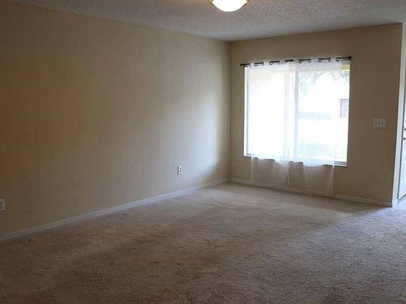5th image of 10807 Keys Gate Dr