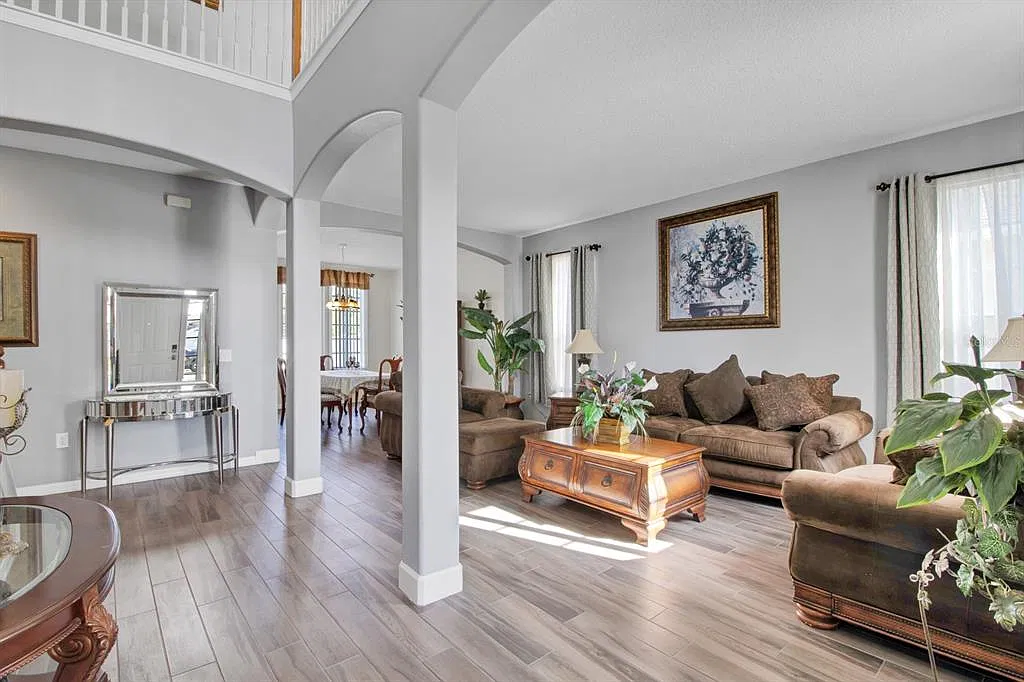 4 bed, 2.5 bath, 3057 sqft, $3,600 — Photo 3