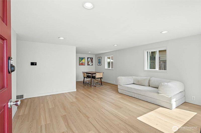 3rd image of 9520 2nd Avenue NW