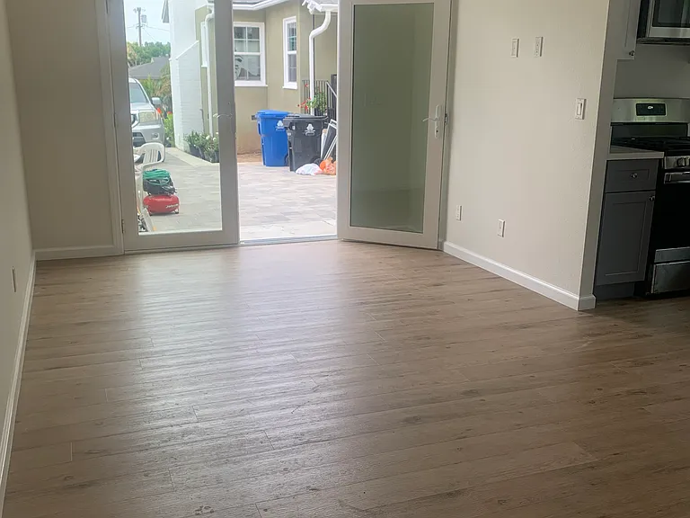 8402 Loyola Blvd — Photo 2