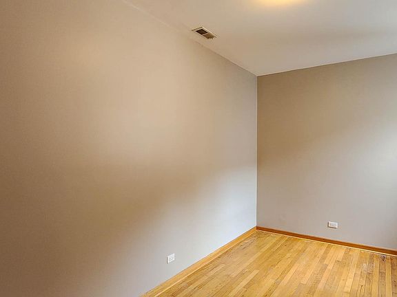 2nd image of 3331 N Paulina St #3