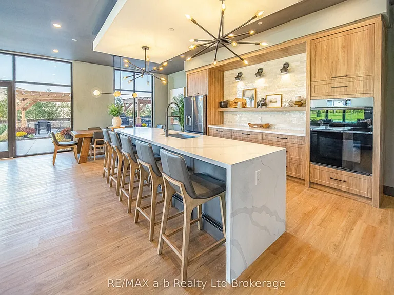 162 McCarthy Rd W #101 — Photo 13