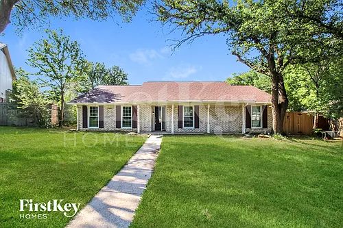 1113 Wood Creek Cir Photo 1