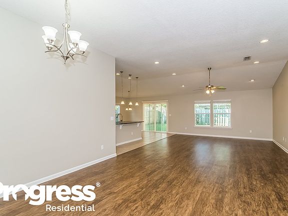 4th image of 15846 Canoe Creek Dr