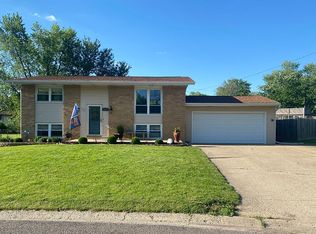 2242 N Meadowview Ln, Washington, IL 61571