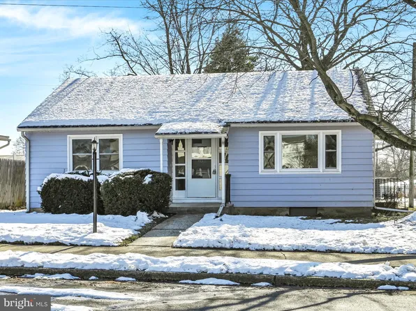 832 W Maple St, Palmyra, PA 17078