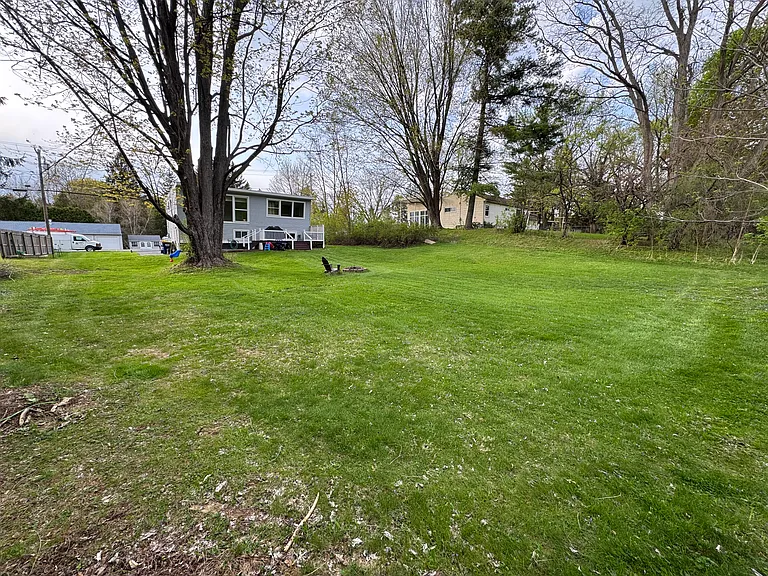 24 Richlee Dr — Photo 3