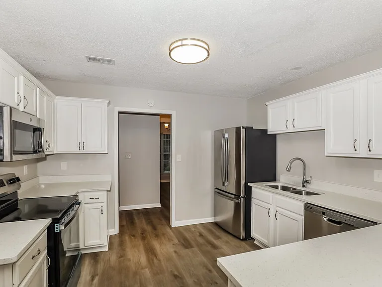 5567 Katherine Village Dr — Photo 8