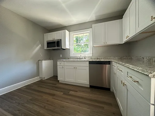 200 Pearl St — Photo 2