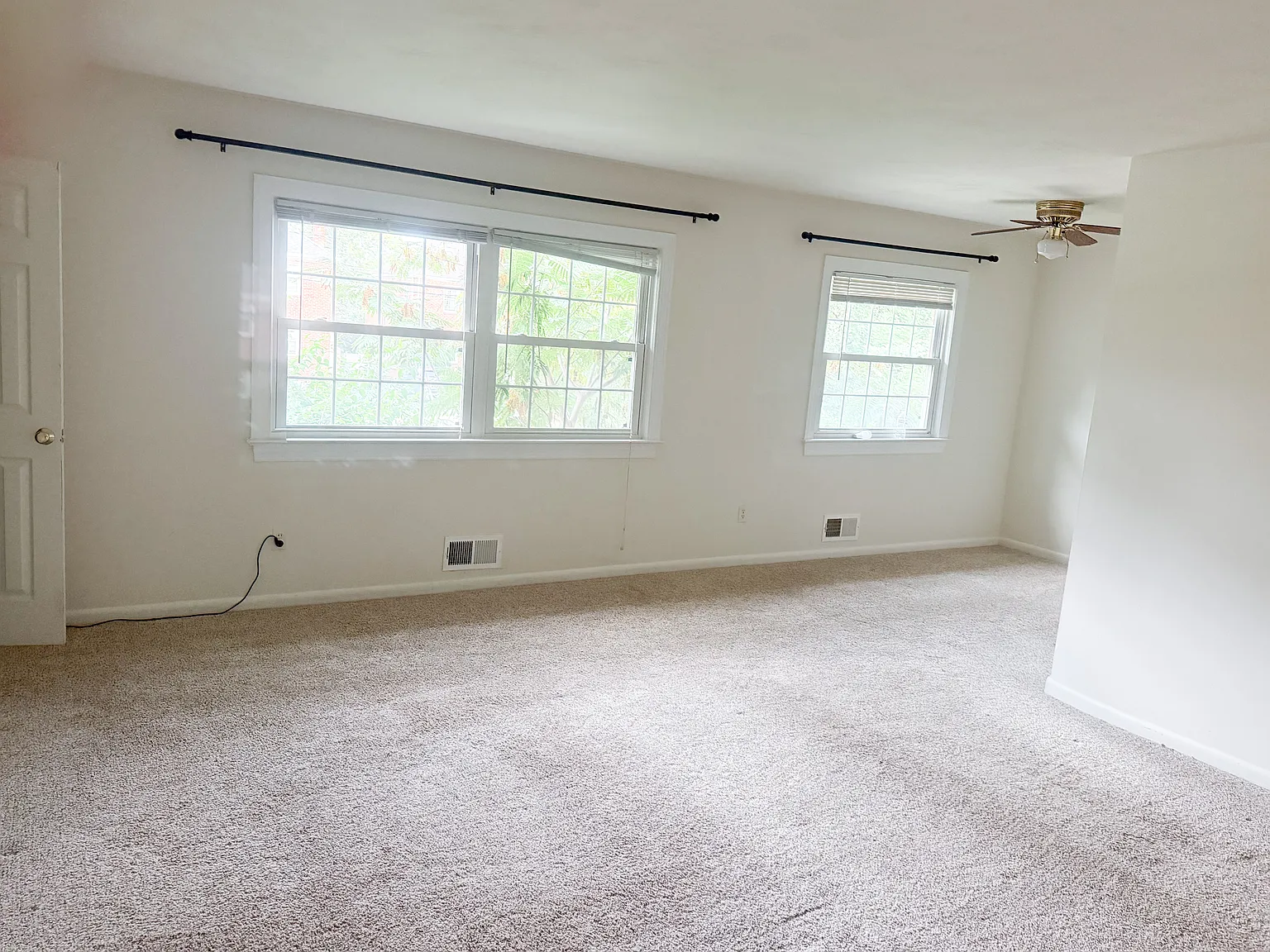 2 bed, 950 sqft, $2,400 — Photo 1