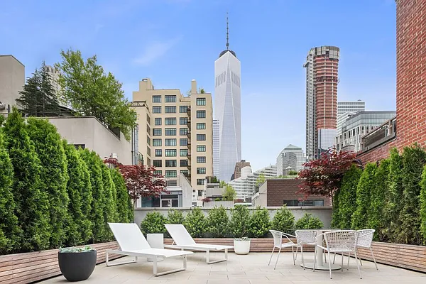 Sold by Compass | media 1