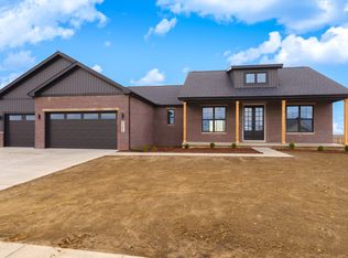 1246 Silver Oak Cir, Normal, IL 61761