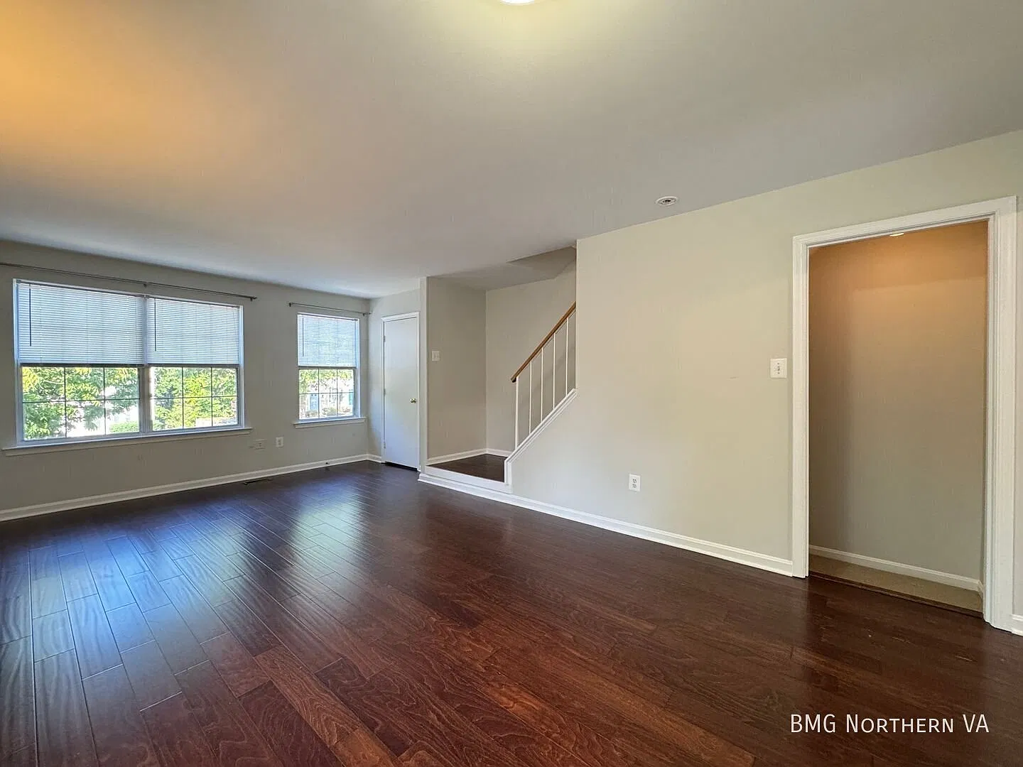 Beautiful 2BR/3BA Home in North Hart Run with Deck & Community Amenities — Photo 3