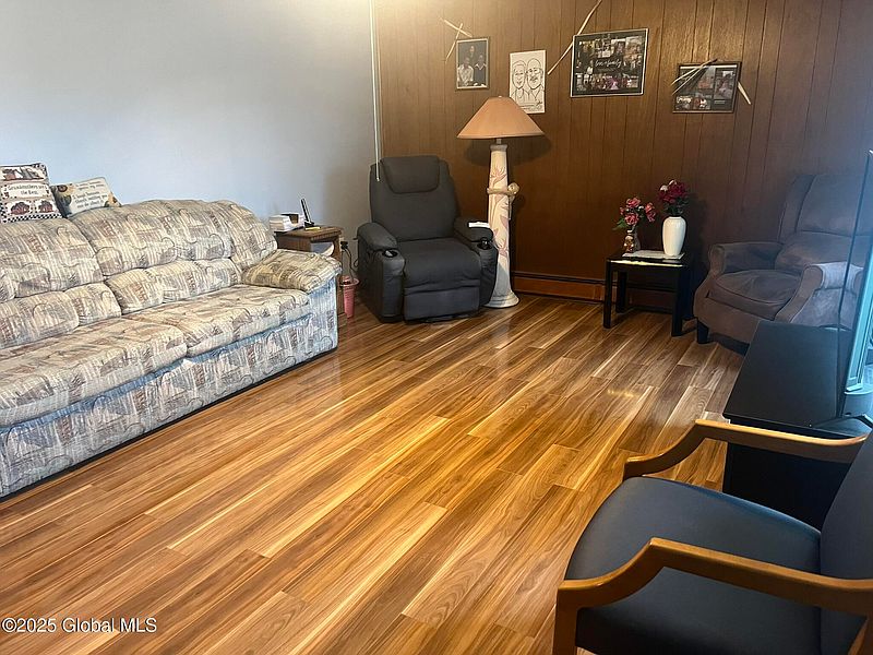 4th image of 9 Potter Street