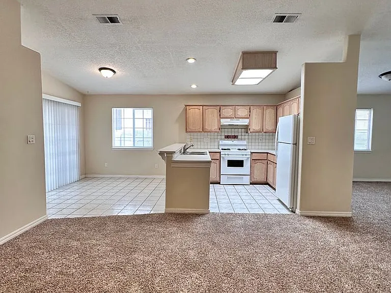 6535 Tierra Prieta Ave NW — Photo 7