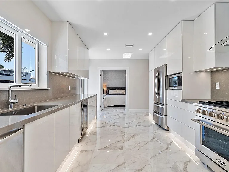 207 Royal Palm Dr — Photo 25