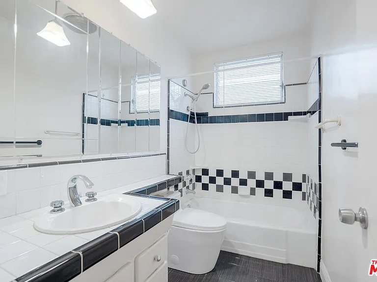 446 S Saint Andrews Pl #3 — Photo 8