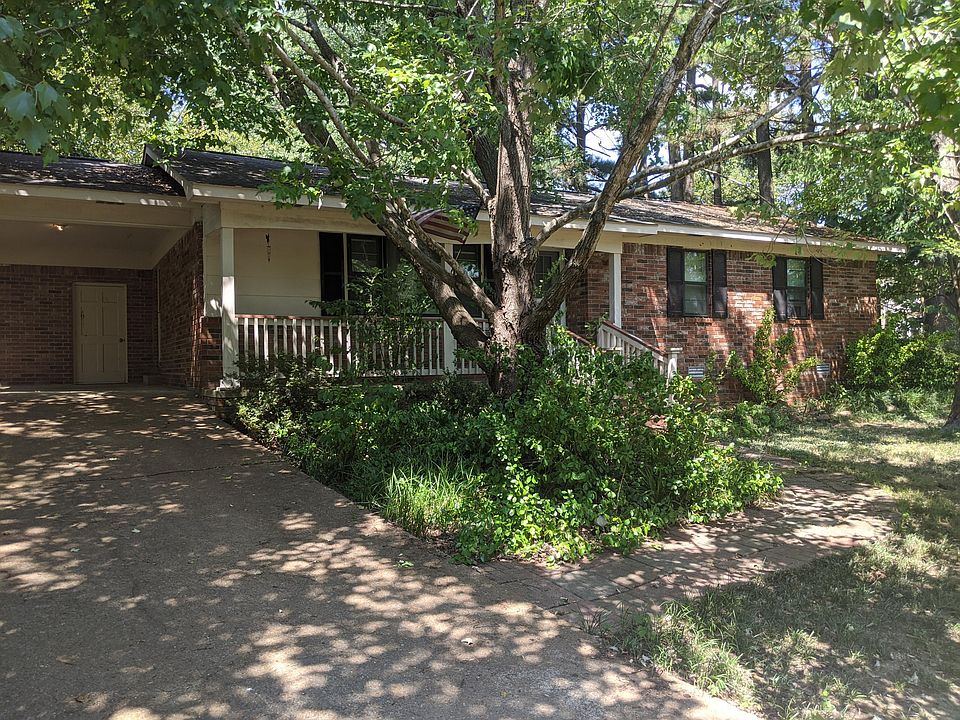 1st image of 121 Mockingbird St