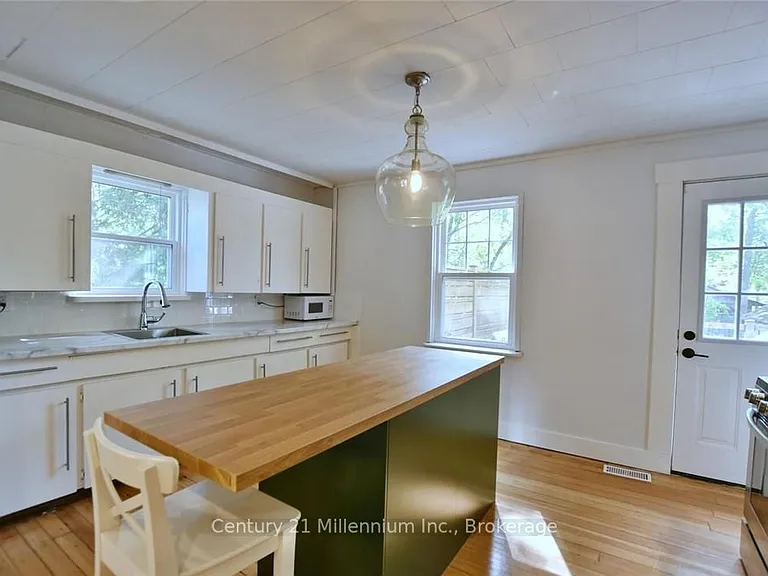 85 Glenwood Dr — Photo 16