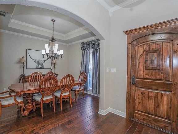 4th image of 160 Fox Glove Ln