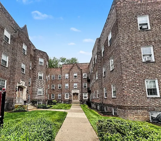 Edgehill Court