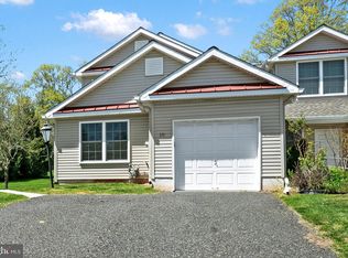 10 Loux Ln, Sellersville, PA 18960
