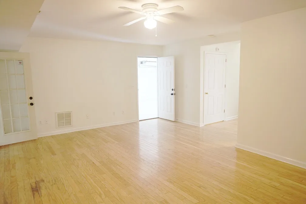 4 bed, 2510 sqft, $3,400 — Photo 4
