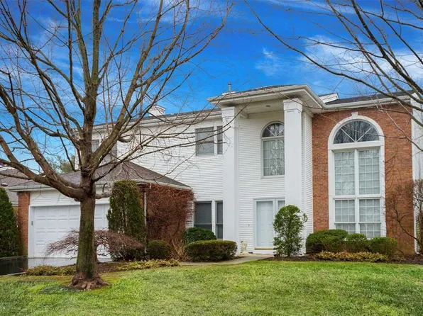159 Country Club Dr, Commack, NY 11725