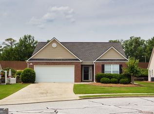 942 Village View Cir, Loganville, GA