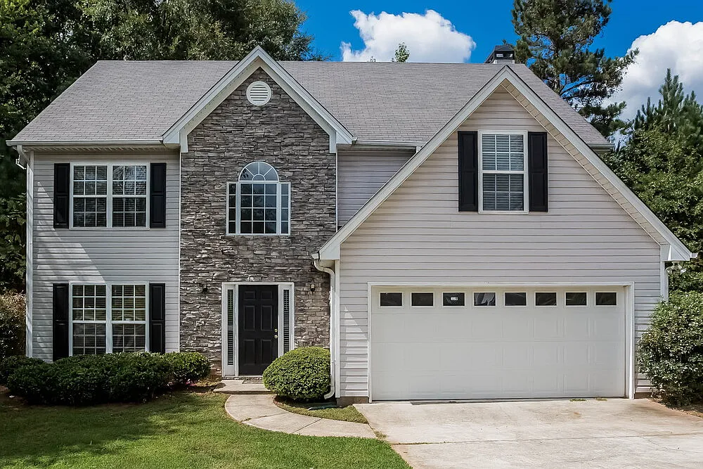 4 bed, 2.5 bath, 2756 sqft, $3,060 — Photo 1