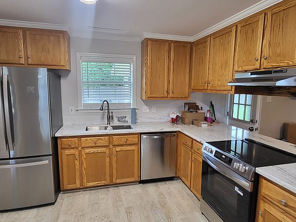 2nd image of 1103 Marie Antoinette St