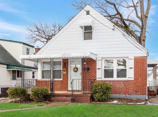 298 Lyon St, Valley Stream, NY 11580