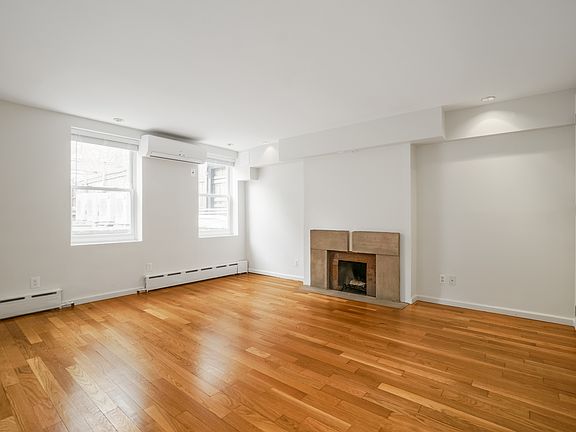 4th image of 459 W 47th St
