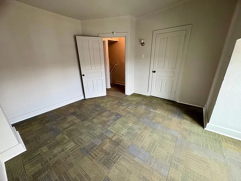 923 W Princess St — Photo 29
