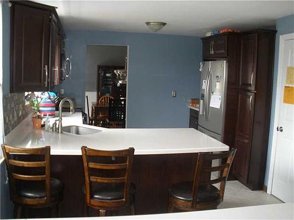 4th image of 700 S Shenandoah Dr