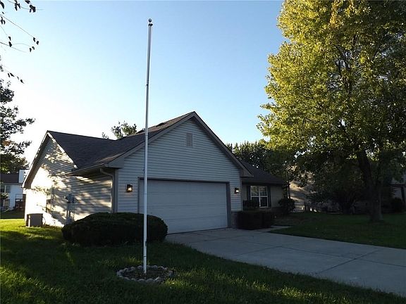 It even has a flag pole!