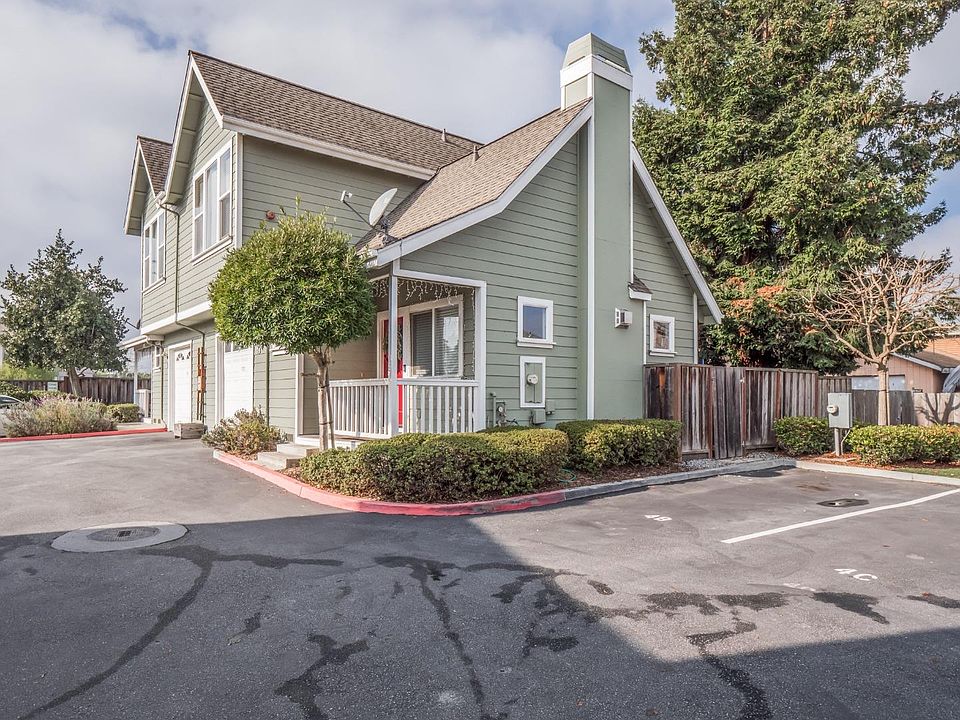 2nd image of 4 Holly Dr Unit E