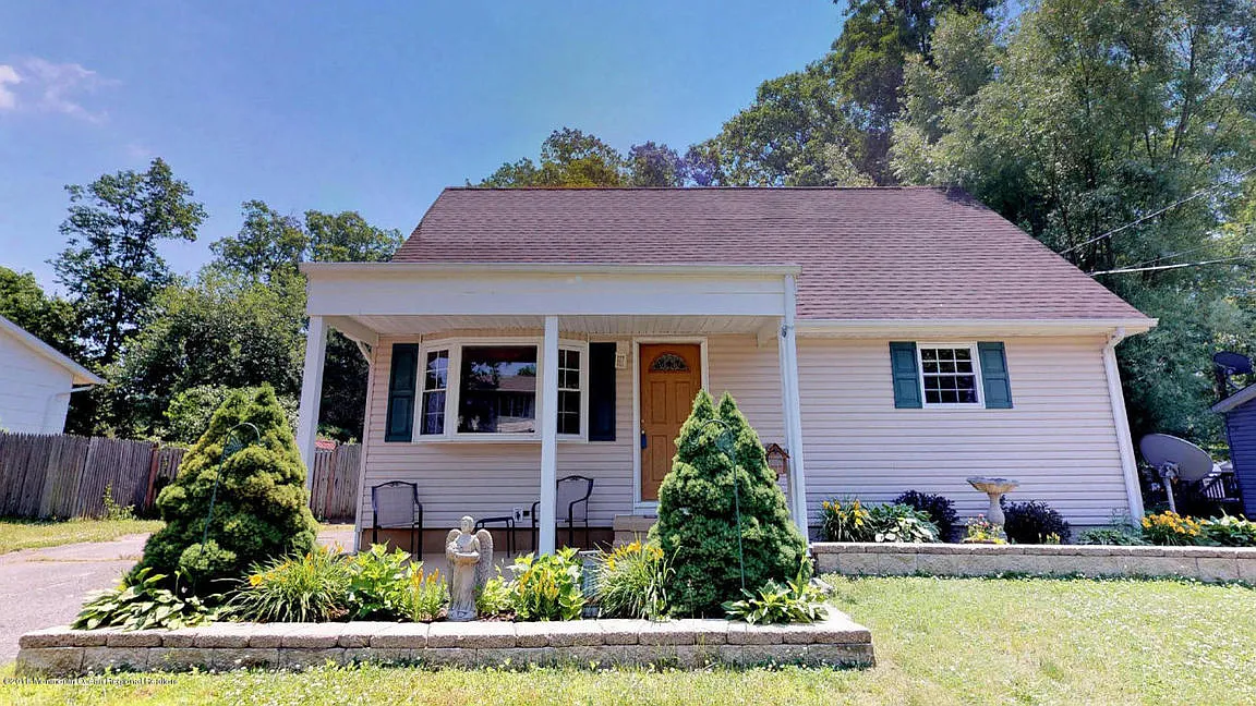 19 Princeton Dr photo 1
