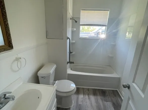 204 S King St APT B, Itasca, TX 76055