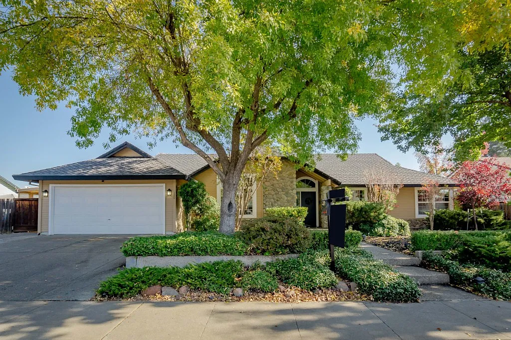 120 Silverado Cir photo 1
