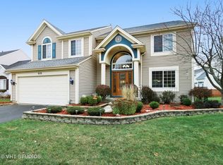 909 Tylerton Cir, Grayslake, IL 60030