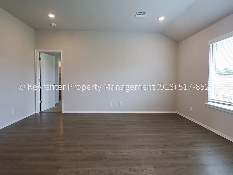 1308 Sunstone St — Photo 30
